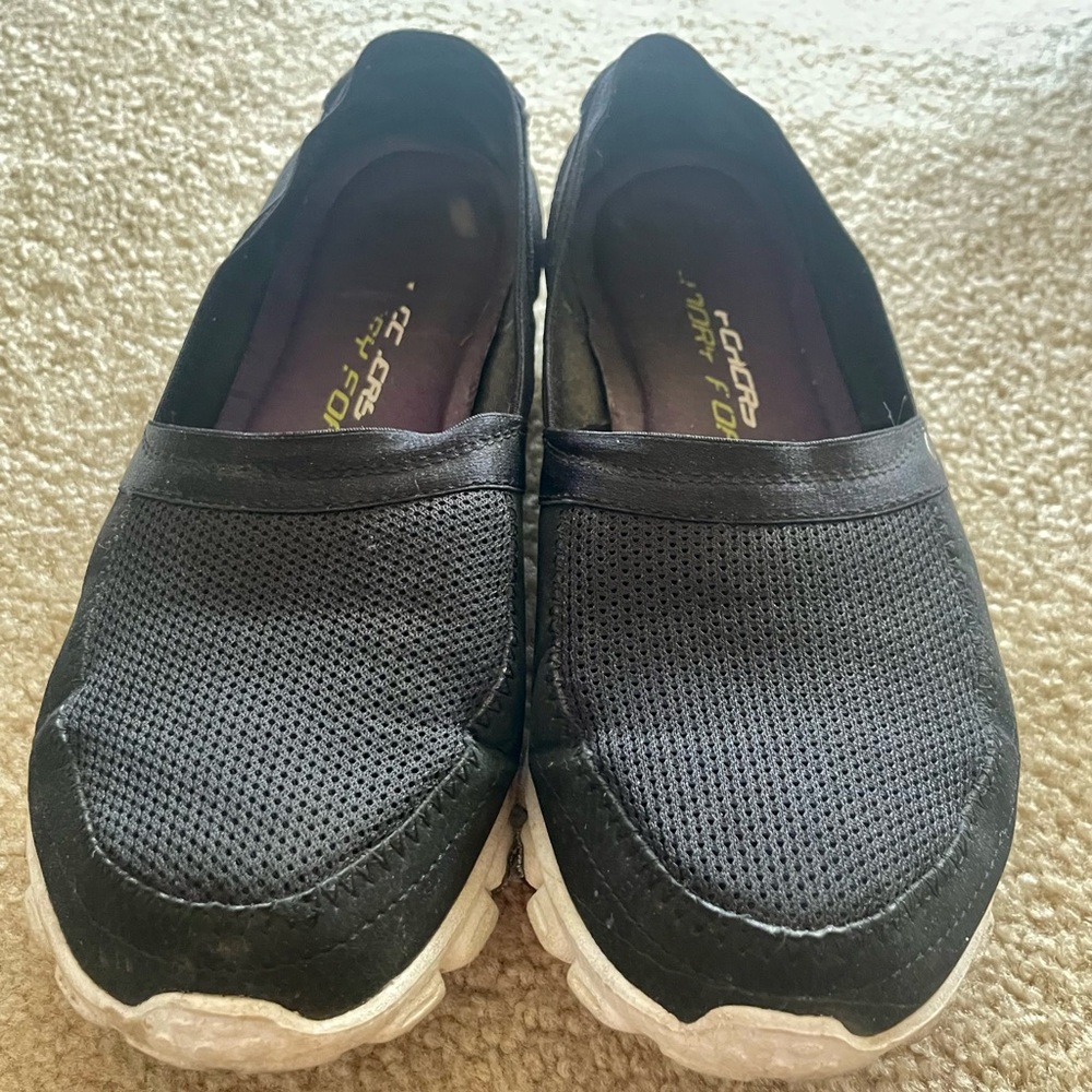 Women's Sketchers Black Slip-On Shoes size 6.5